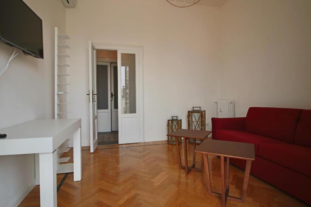 Lacaralele1 Appartement Milan
