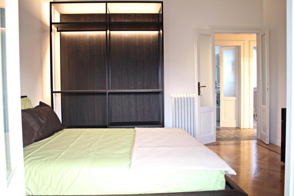 Lacaralele1 Milan