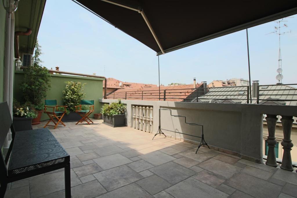 Lacaralele1 * Milan