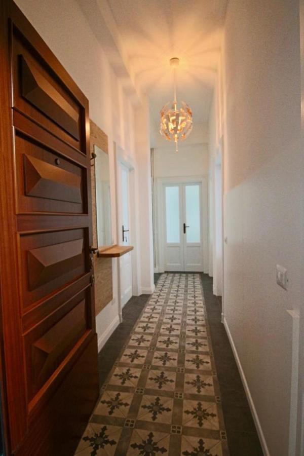 Apartment Lacaralele1
