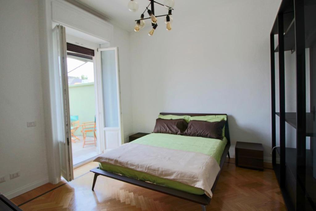 Lacaralele1 * Milan